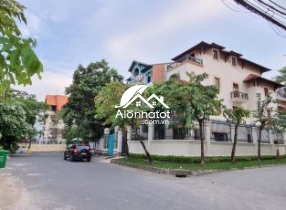 Bán nhà hẻm 215 Nguyễn Văn Hưởng Quận 2 có hồ bơi