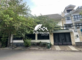 Bán nhà 215C3 Nguyễn Văn Hưởng Thảo Điền DT 380m2 sân vườn hồ bơi