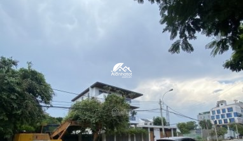 Bán biệt thự Thảo Điền view sông Sài Gòn 2239m2 giá cực rẻ