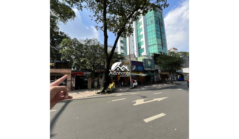 Bán nhà 102 Nguyễn Thị Minh Khai, Phường 6, Quận 3 DT 14m x 30m Cn 420m2