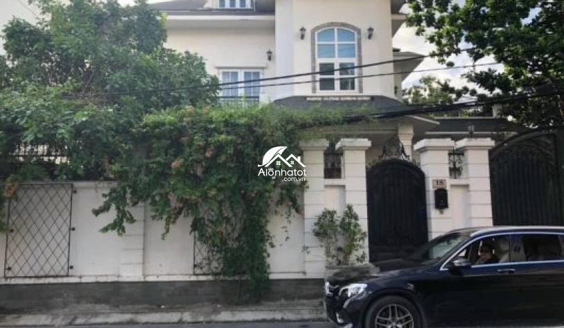 Bán nhà đường số 11 Thảo Điền Quận 2 hồ bơi sân vườn đẹp