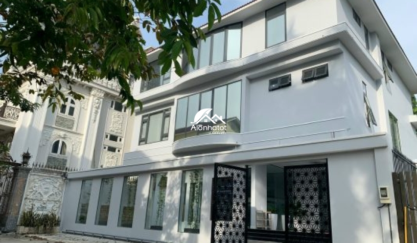 Bán nhà 120 Nguyễn Văn Hưởng Thảo Điền Quận 2