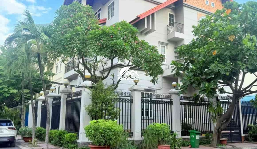 Bán Biệt Thự Góc 2MT 216/3 Nguyễn Văn Hưởng Thảo Điền Quận 2 | 301m² | 110 Tỷ 