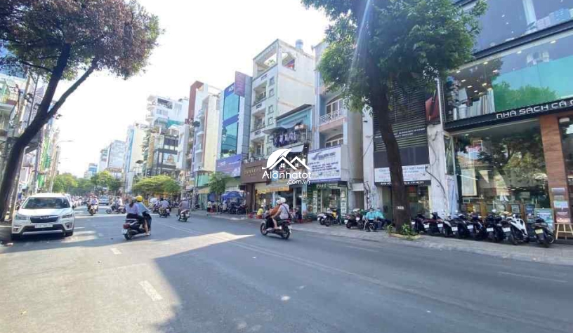 Bán nhà 211-213 Võ Văn Tần phường 5 Q.3 DT 9x18m vị trí siêu đẹp, giá tốt