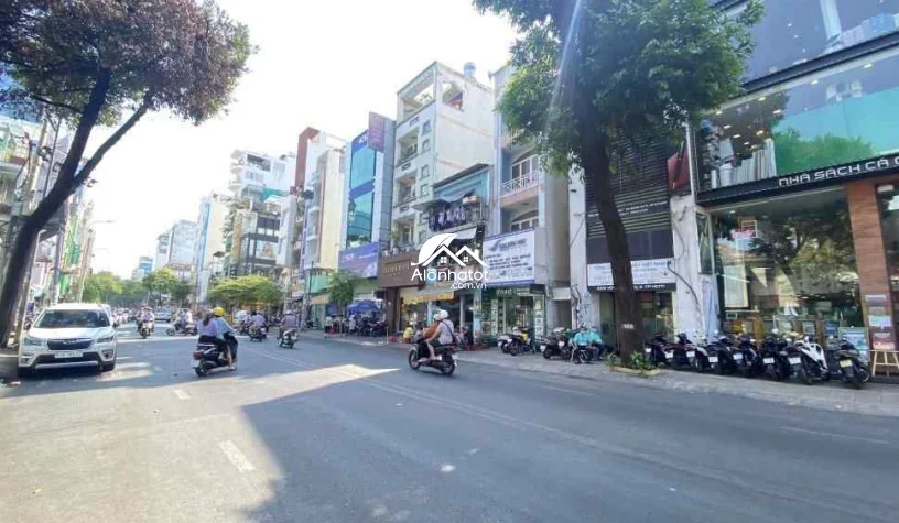 Bán nhà 211-213 Võ Văn Tần phường 5 Q.3 DT 9x18m vị trí siêu đẹp, giá tốt
