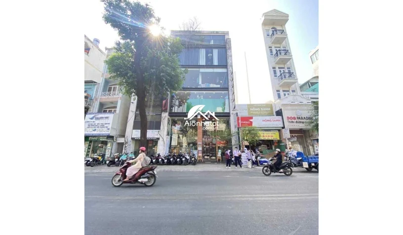 Bán nhà 211-213 Võ Văn Tần phường 5 Q.3 DT 9x18m vị trí siêu đẹp, giá tốt