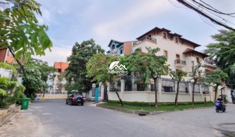 Bán nhà hẻm 215 Nguyễn Văn Hưởng Quận 2 có hồ bơi