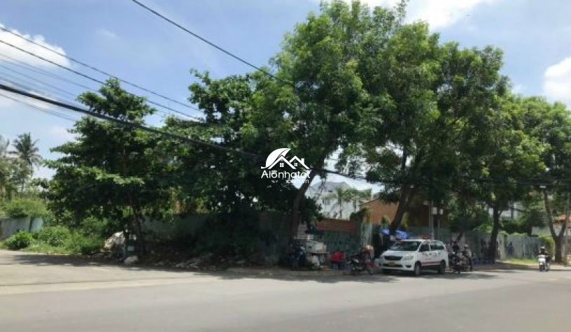 Đất mặt tiền Nguyễn Văn Hưởng 300tr/m2 lô góc ra sông 50m