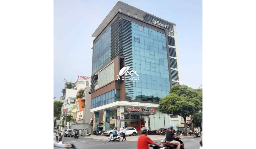 Bán toà nhà góc 2MT 36 Phan Đăng Lưu Quận Bình Thạnh DT 22x25m Giá 400 tỷ