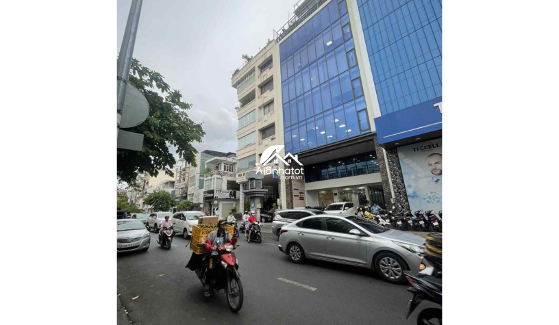Bán nhà mặt tiền 459B Nguyễn Đình Chiểu, Phường 5, Quận 3. DT: 13 x 20m Giá cực tốt