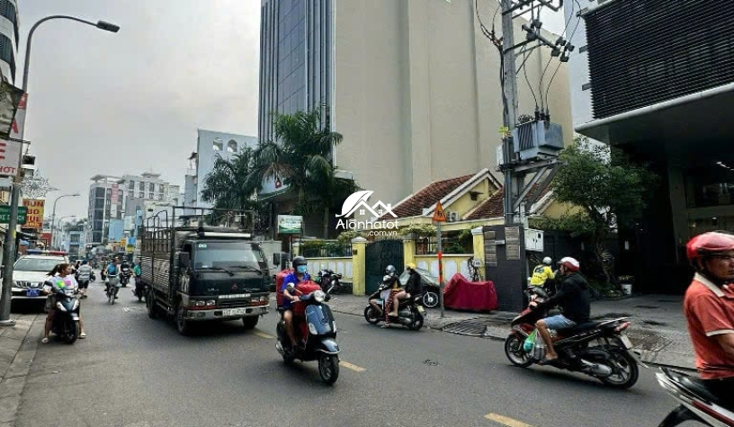 Bán tòa nhà mặt tiền 102-102A Nguyễn Văn Đậu, Bình Thạnh