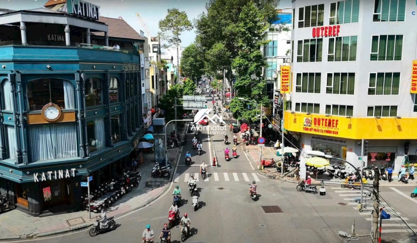 Bán nhà góc 2 mặt tiền 140 Trần Quang Khải, Quận 1