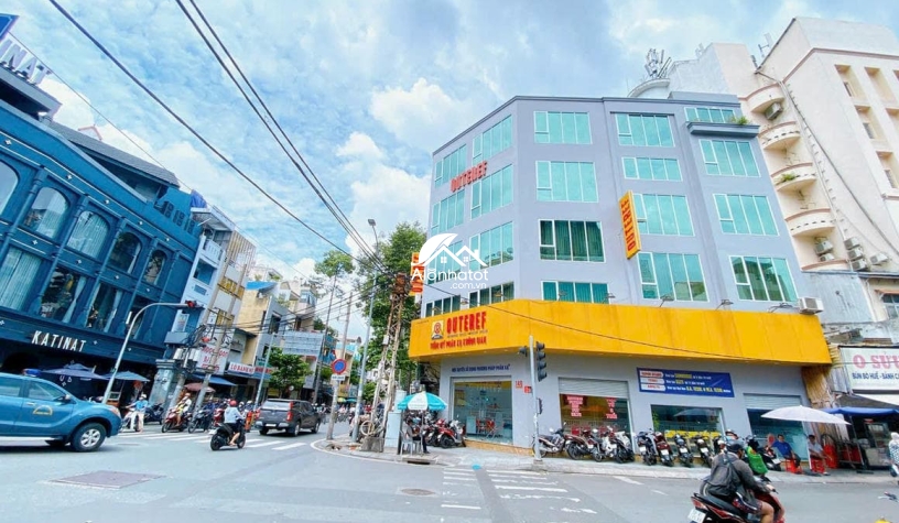 Bán nhà góc 2 mặt tiền 140 Trần Quang Khải, Quận 1