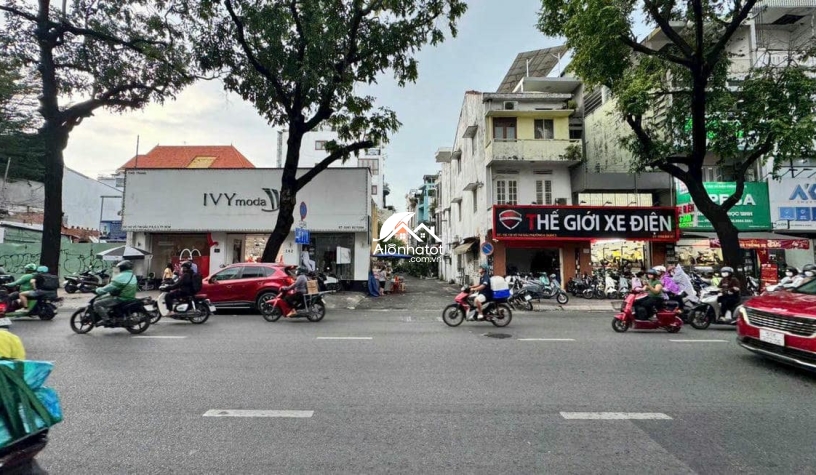 Bán nhà mặt tiền 142 Võ Thị Sáu Quận 3 ngang 12 mét
