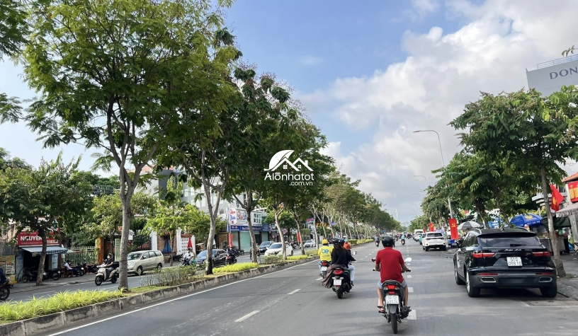 Bán Nhà MT 153 Trần Não Q2, 609m² Nở Hậu, GPXD Cao Tầng, HĐT 200Tr