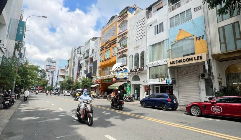 BÁN NHÀ MẶT TIỀN 411 VÕ VĂN TẦN PHƯỜNG 5 QUẬN 3 NGANG LỚN