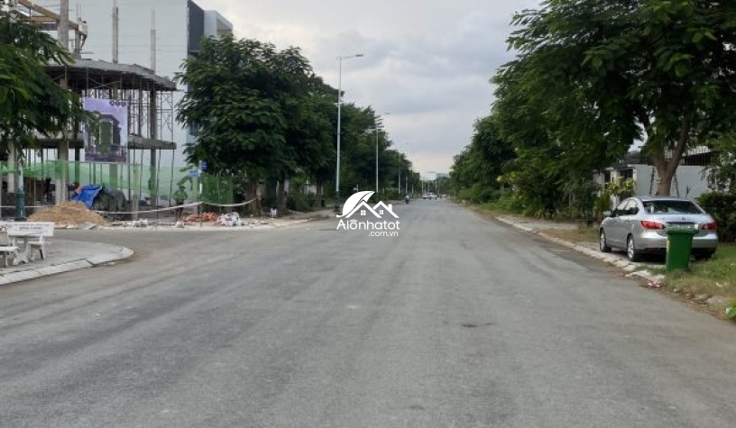 Bán đất gần Đảo Kim Cương Quận 2 Xây H6L dt 5×18