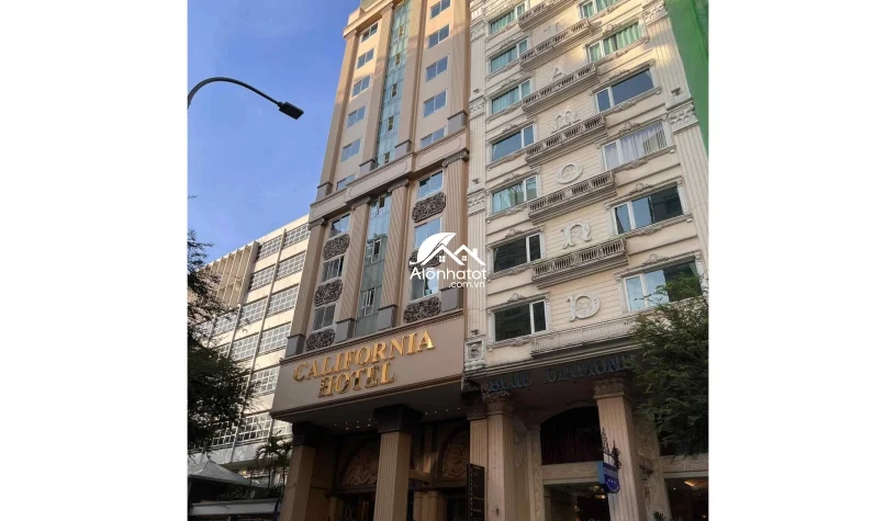 Bán khách sạn 52-54 Thủ Khoa Huân Quận 1 Chuẩn 4 Sao DT 12x32m (384m2)