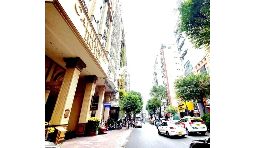 Bán khách sạn 52-54 Thủ Khoa Huân Quận 1 Chuẩn 4 Sao DT 12x32m (384m2)