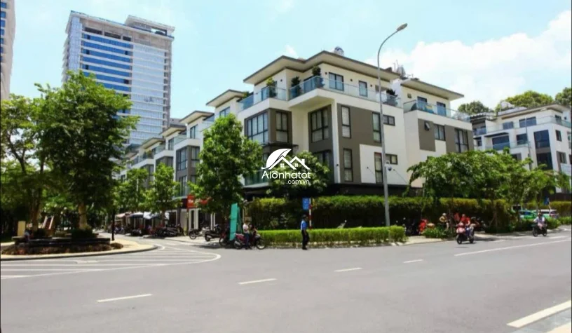  Bán Tòa Nhà Góc 2 Mặt Tiền Phú Mỹ Hưng Quận 7 | 275m² Hầm 4 Lầu Giá 125 Tỷ