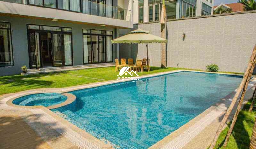 Bán biệt thự 189 Nguyễn Văn Hưởng Quận 2 DT 750m2 có hồ bơi đẹp sát sông SG