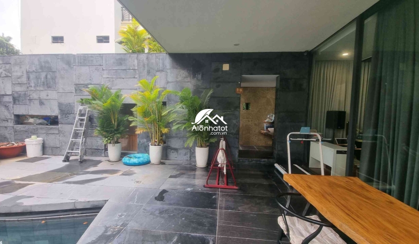 Bán biệt thự Kim Sơn Nguyễn Văn Hưởng Quận 2 DT 560m2 hồ bơi sân vườn đẹp