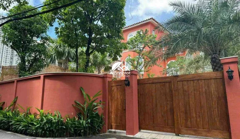 Bán biệt thự Trần Ngọc Diện Thảo Điền Góc 2MT 567m2 có hồ bơi