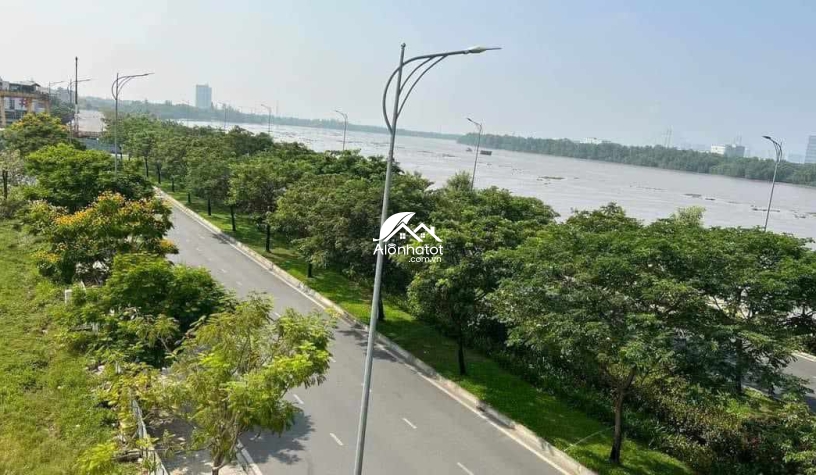 Bán đất đường Trần Quý Kiên Quận 2 Được xây Hầm 7 lầu chỉ 300tr/m2