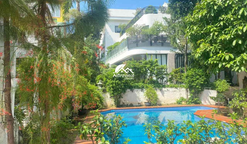Bán biệt thự hồ bơi Thảo Điền khu Phú Nhuận DT 20x35 CN 700m2 đẹp