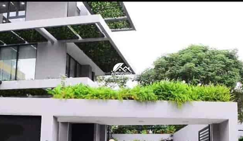 Bán nhà 132 Nguyễn Văn Hưởng Thảo Điền Hầm 3 lầu 429m2 cực đẹp