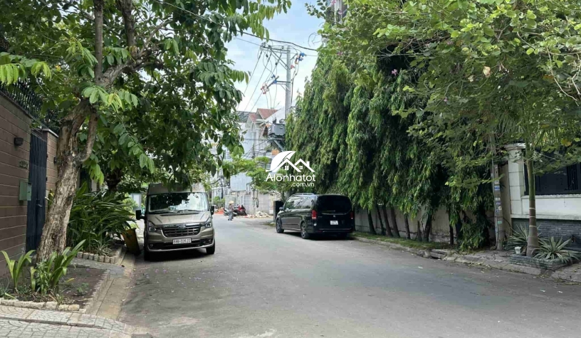 Bán nhà 215C3 Nguyễn Văn Hưởng Thảo Điền DT 380m2 sân vườn hồ bơi