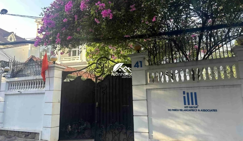 Bán nhà 41 Ngô Quang Huy Quận 2 DT 20x35 (671m2) hồ bơi sân vườn