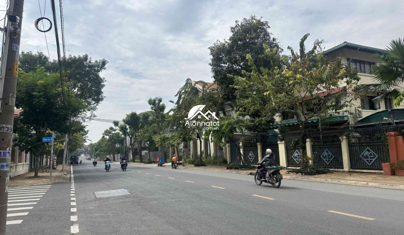 Bán nhà 151 Nguyễn Văn Hưởng Quận 2 DT 18x20 (360m2) trệt 3 lầu đẹp