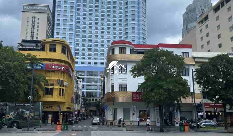 Bán nhà mặt tiền 72 Nguyễn Huệ Phường Bến Nghé Quận 1 Góc 2MT 464m2