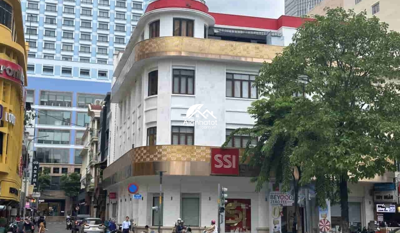 Bán nhà mặt tiền 72 Nguyễn Huệ Phường Bến Nghé Quận 1 Góc 2MT 464m2