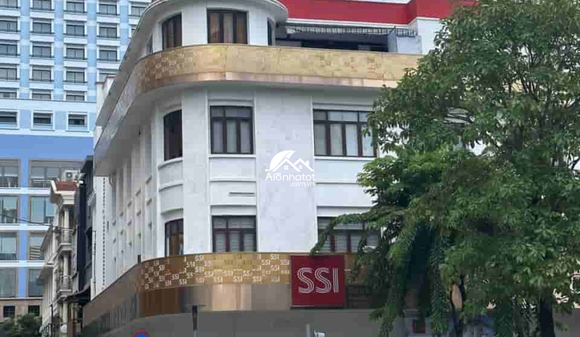 Bán nhà mặt tiền 72 Nguyễn Huệ Phường Bến Nghé Quận 1 Góc 2MT 464m2
