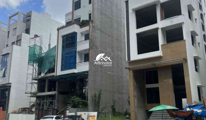 Bán tòa nhà đường Bát Nàn Quận 2 Hầm 7 lầu gần sông DT 9x22 (197m2)