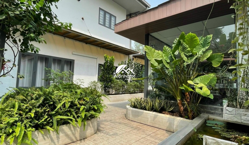Biệt thự giáp sông Thảo Điền Quận 2 DT 11x25 (280m2) chỉ 28 tỷ