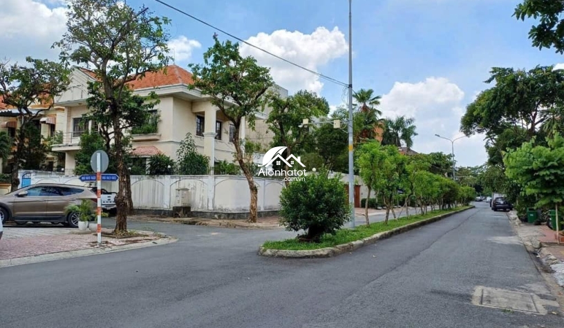 Bán nhà 14a21 Fideco Thảo Điền Quận 2 DT 318m2 khu Compound VIP