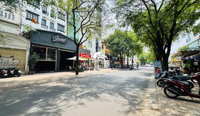 Bán Khách Sạn MT 27 Bà Huyện Thanh Quan Q3, 52 Phòng, HĐT 400Tr