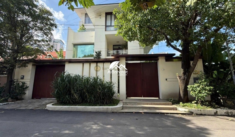 Bán Biệt Thự 204 Nguyễn Văn Hưởng Thảo Điền Q2, 350m², Hầm 3 Lầu
