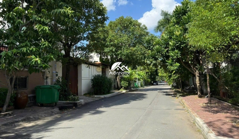 Bán Biệt Thự 204 Nguyễn Văn Hưởng Thảo Điền Q2, 350m², Hầm 3 Lầu