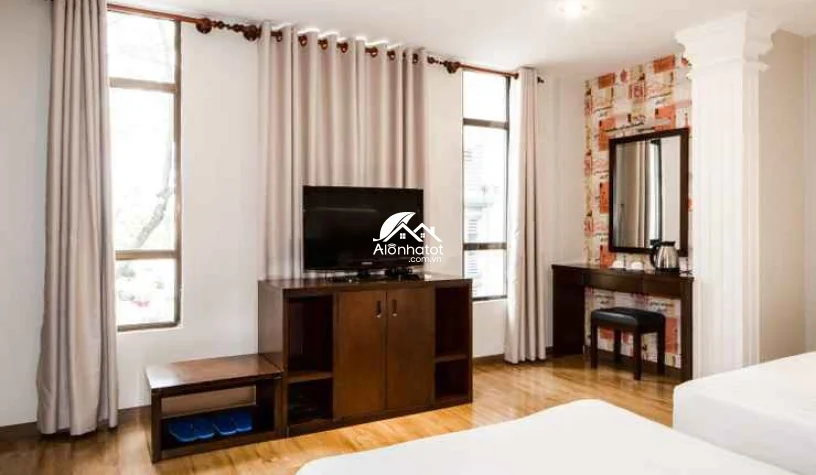 Bán khách sạn 18 Bùi Thị Xuân, Phường Bến Thành Quận 1 giá tốt