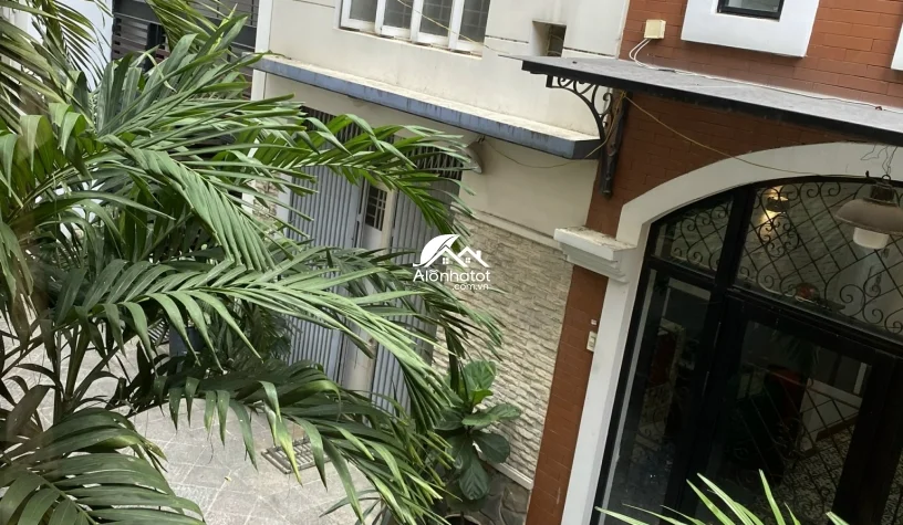 Bán khách sạn 18 Bùi Thị Xuân, Phường Bến Thành Quận 1 giá tốt
