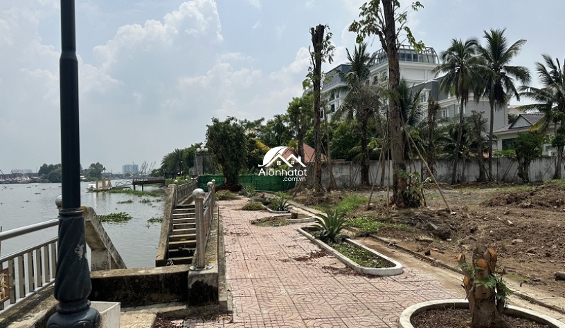 Bán lô đất sông MT đường An Phú Quận 2 diện tích 4000m2 giá 100tr/m2