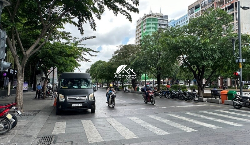 Bán nhà mặt tiền 79 Nguyễn Huệ, Phường Bến Nghé, Quận 1 siêu vị trí