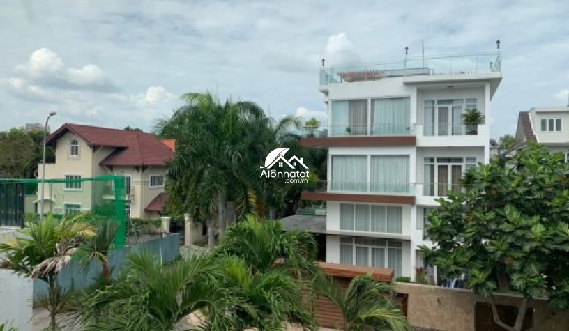Bán biệt thự Thảo Điền 1 cực đẹp 650m2 có hồ bơi bán gấp