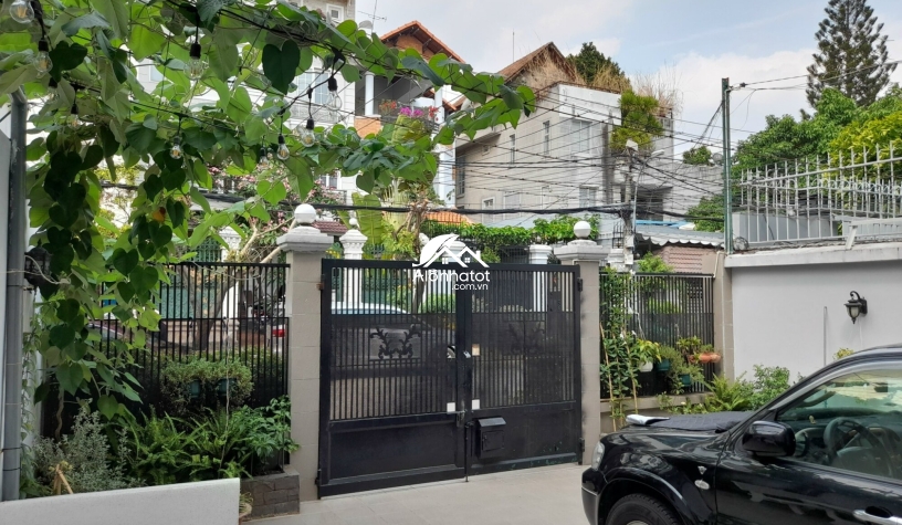 Bán biệt thự khu 215 Nguyễn Văn Hưởng Thảo Điền 200m2