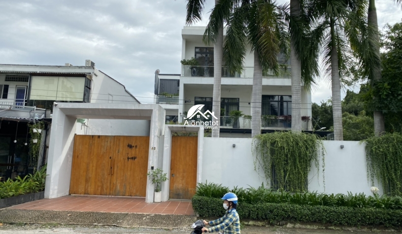 Bán biệt thự mặt tiền 42 Xuân Thủy Thảo Điền Góc 2MT đẹp