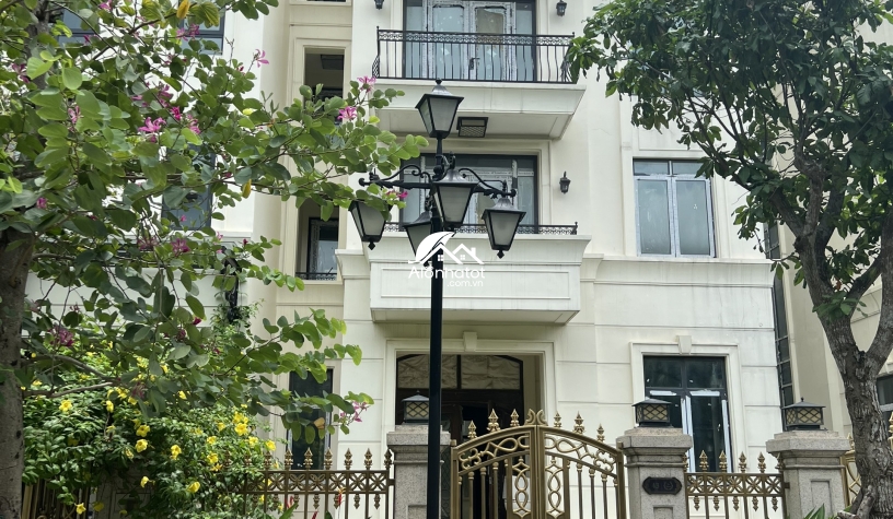 Bán biệt thự Vinhomes Golden River siêu đẹp 545m2 giá 240 Tỷ